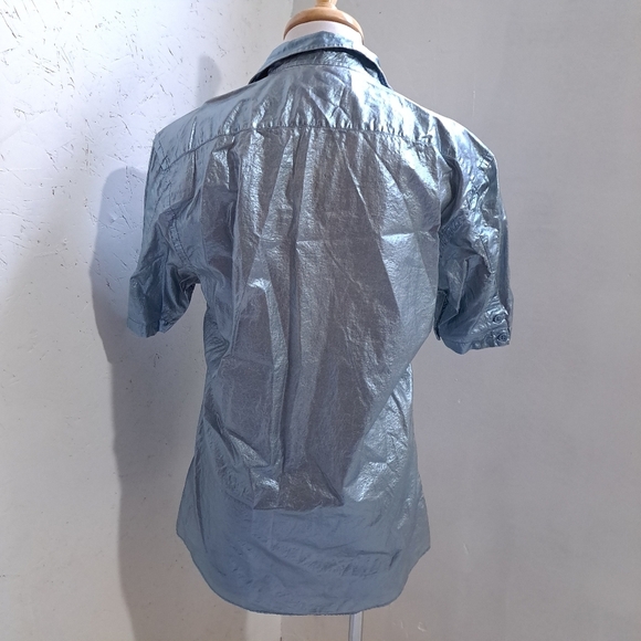 LE 31 | simons metallic blue women's short sleeve button up shirt - Picture 4 of 10